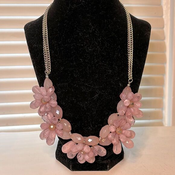 Women’s Silver Tone light  Pink Beaded Floral Statement chain Bib Necklace 22” - Picture 1 of 4